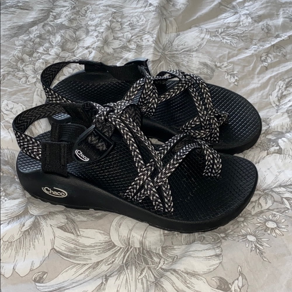 Chaco sandals sz 6 black & white